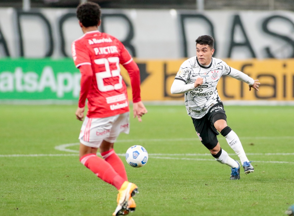 Roni no jogo contra o Internacional, na Neo Qumica Arena, pelo Brasileiro