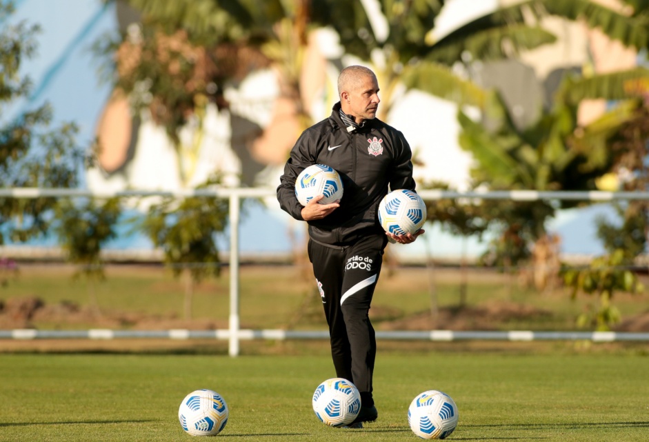Corinthians terá semana livre pela primeira vez com Sylvinho