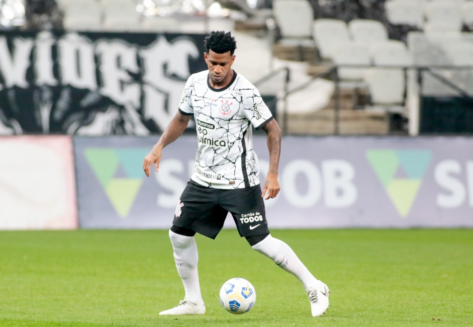 Vitinho durante a partida contra o Internacional, válida pelo Brasileirão
