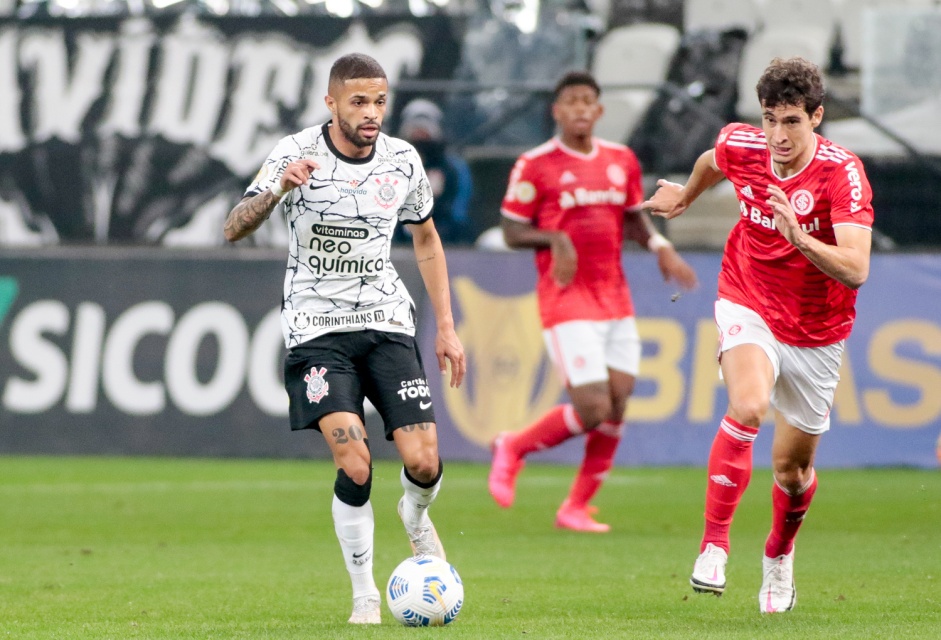 Vitinho durante o jogo entre Corinthians e Internacional, válido pelo Brasileirão