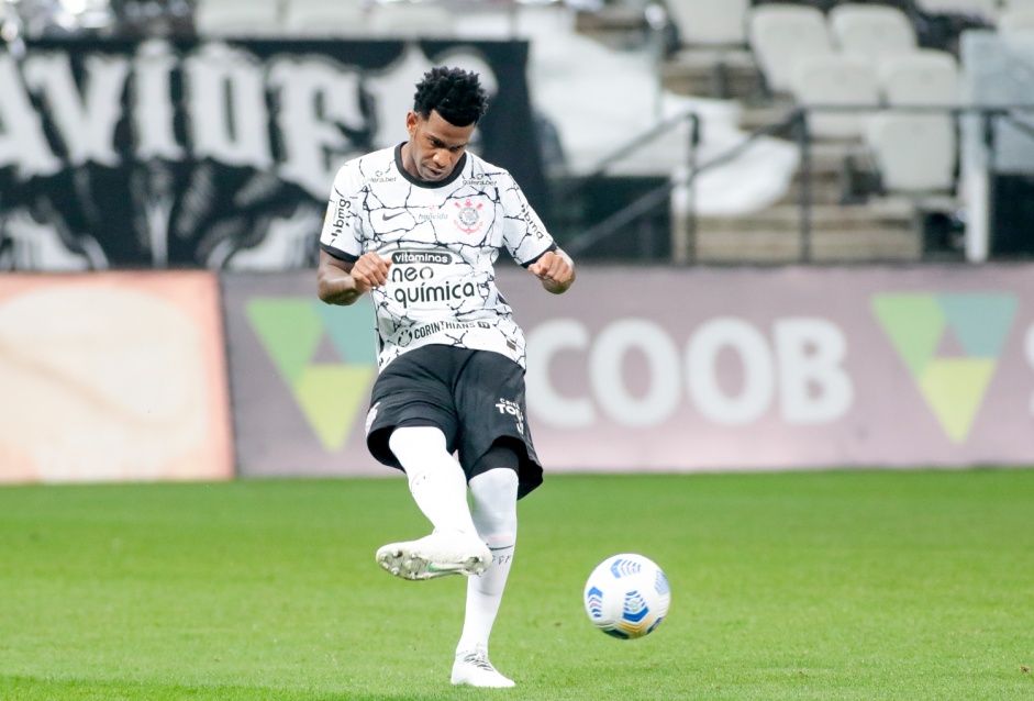 Zagueiro Gil durante a partida entre Corinthians e Internacional, na Neo Química Arena