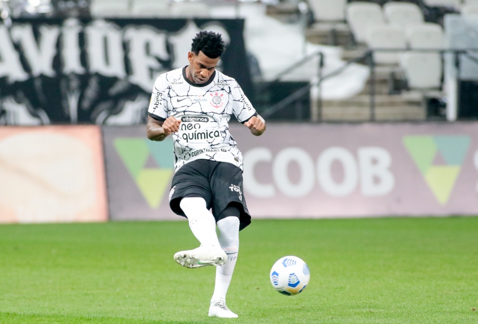 Zagueiro Gil durante a partida entre Corinthians e Internacional, na Neo Qumica Arena