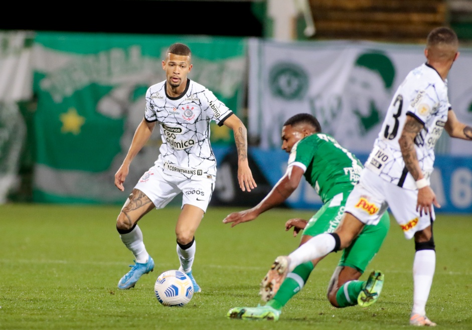João Victor durante jogo entre Corinthians e Chapecoense, na Arena Condá, pelo Brasileirão