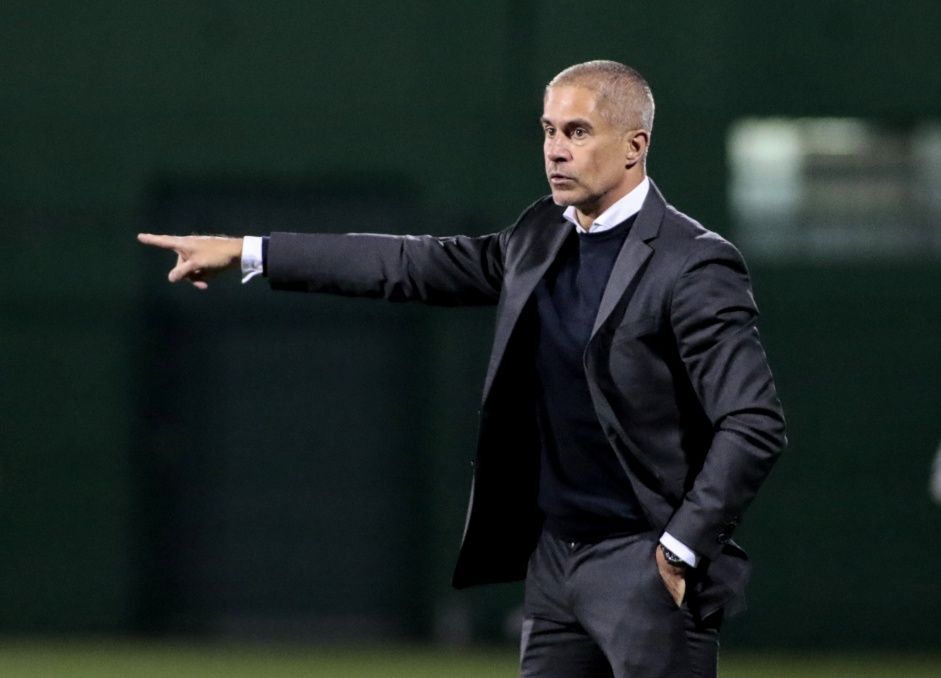 Sylvinho durante jogo entre Corinthians e Chapecoense, pelo Brasileiro