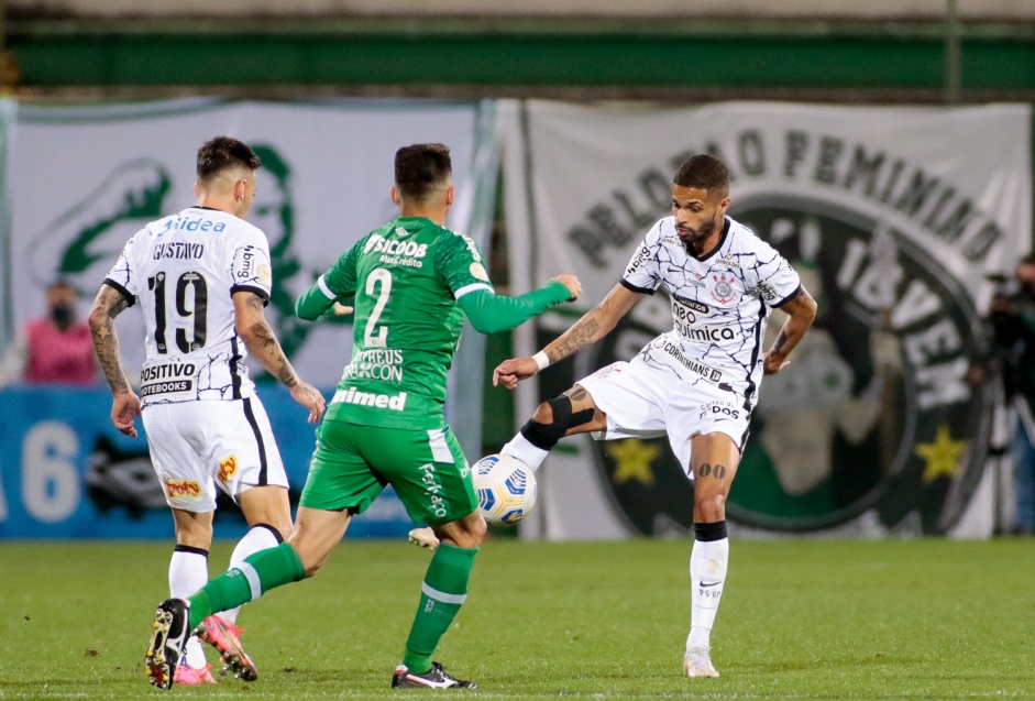 Vitinho durante jogo entre Corinthians e Chapecoense, na Arena Condá, pelo Brasileirão