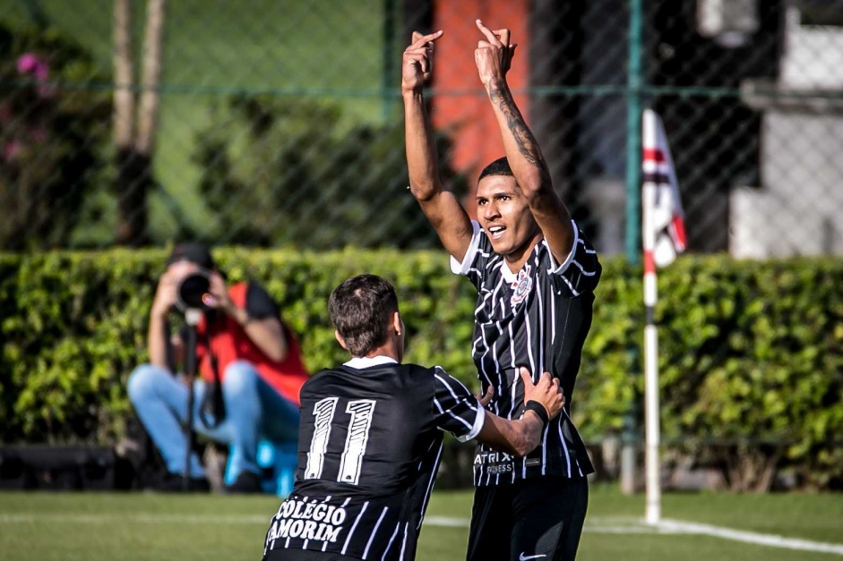 Antony durante jogo entre São Paulo e Corinthians, pelo Campeonato Brasileiro Sub-20