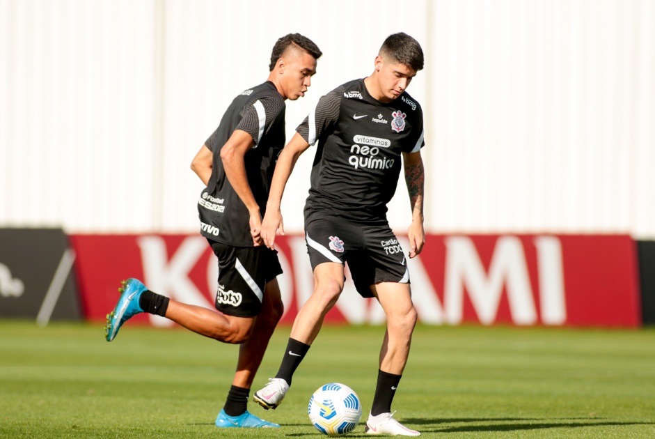 Victor Cantillo e ngelo Araos durante penltimo treino do Corinthians antes do jogo contra o Atlti