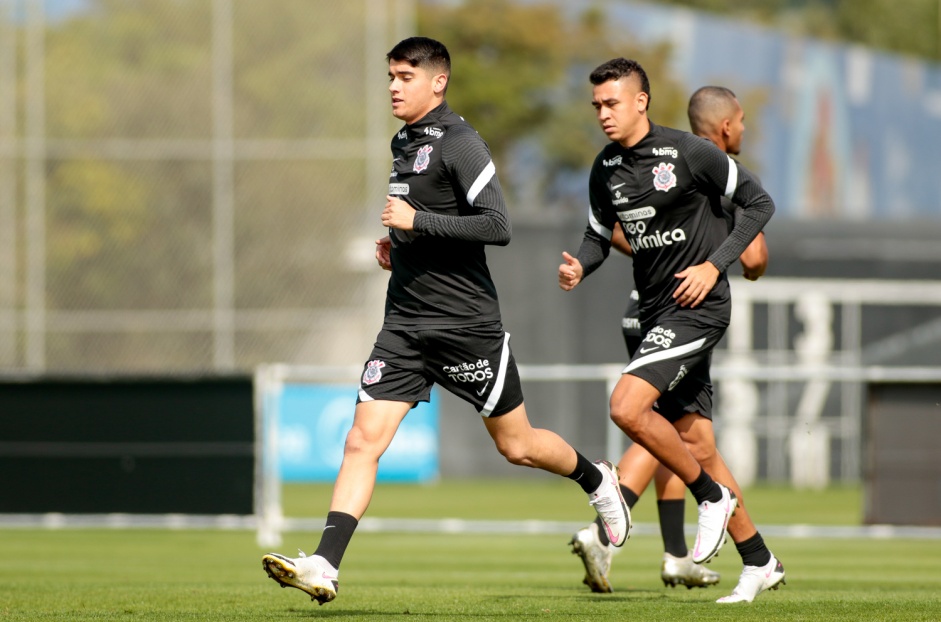 Araos e Cantillo durante ltimo treino antes do jogo entre Corinthians e Atltico-MG