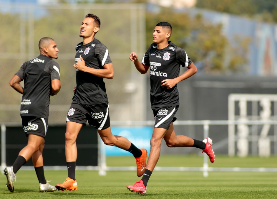 Belezi e Varanda durante ltimo treino antes do jogo entre Corinthians e Atltico-MG
