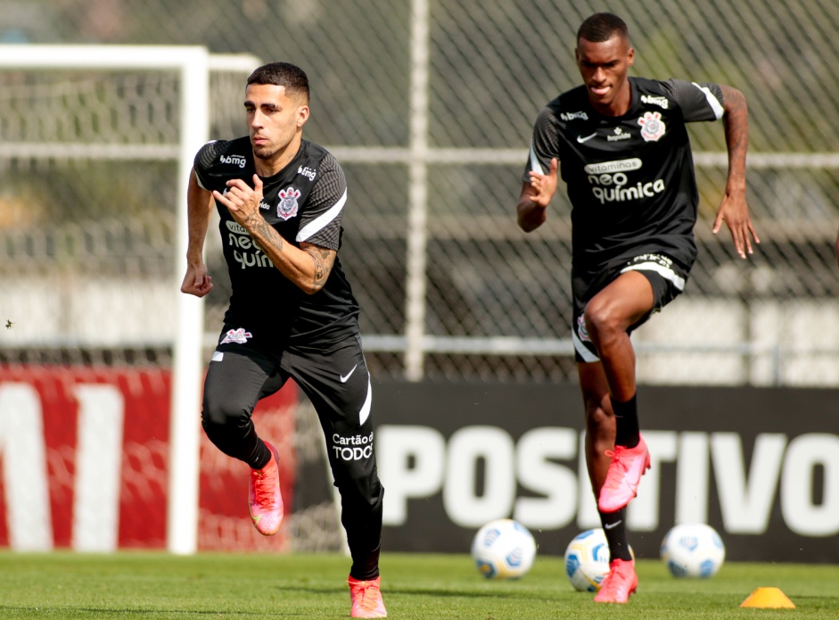 Gabriel  um dos jogadores pendurados da equipe do Corinthians