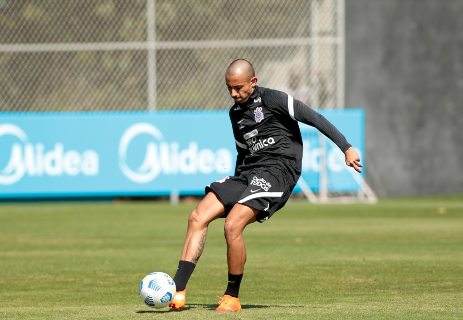 Lucas Belezi durante treino do Corinthians no CT Dr. Joaquim Grava