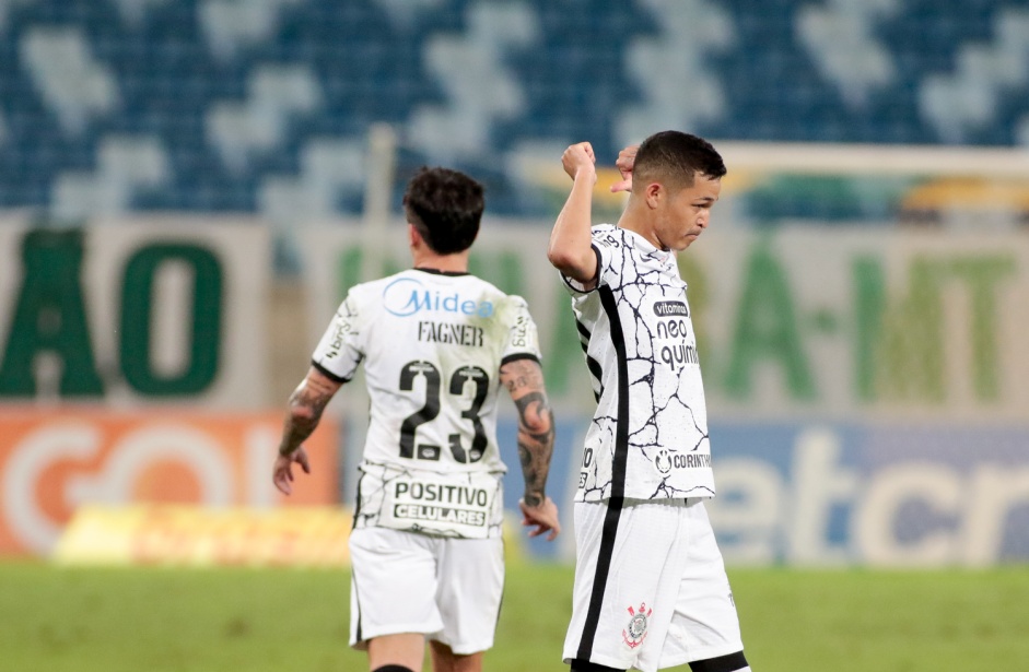 Adson marcou primeiro gol pelo Corinthians contra o Cuiabá