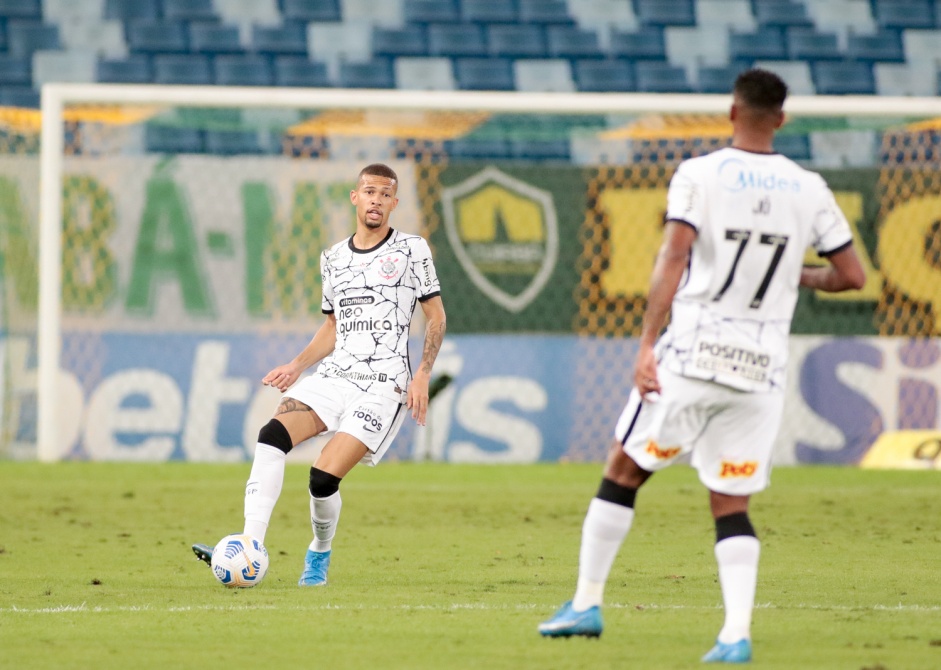 Joo Victor e J em duelo contra o Cuiab nesta segunda-feira