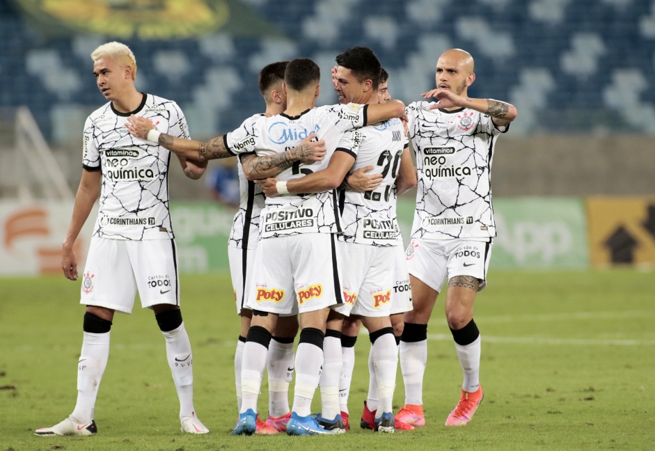 Jogadores do Corinthians comemoram gol da equipe contra o Cuiab