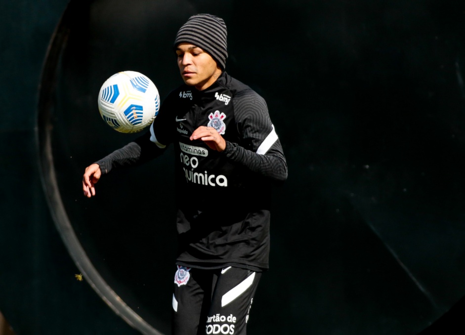 Adson durante treino do Corinthians em preparao para duelo contra o Flamengo