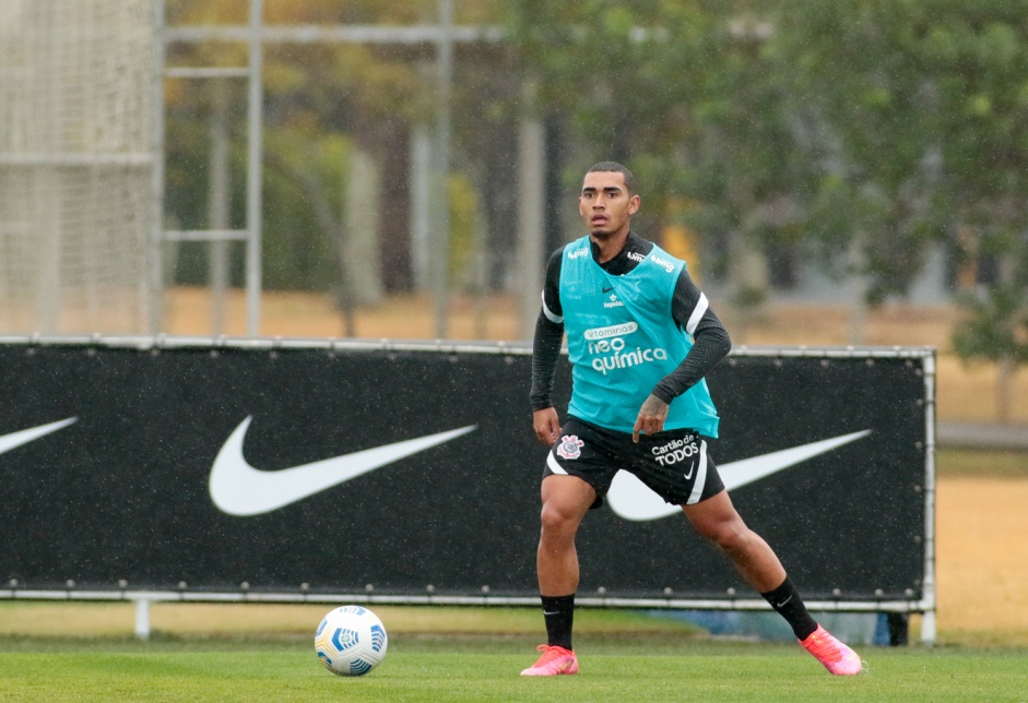 Du Queiroz em treino preparatrio para jogo contra o Flamengo, pelo Campeonato Brasileiro