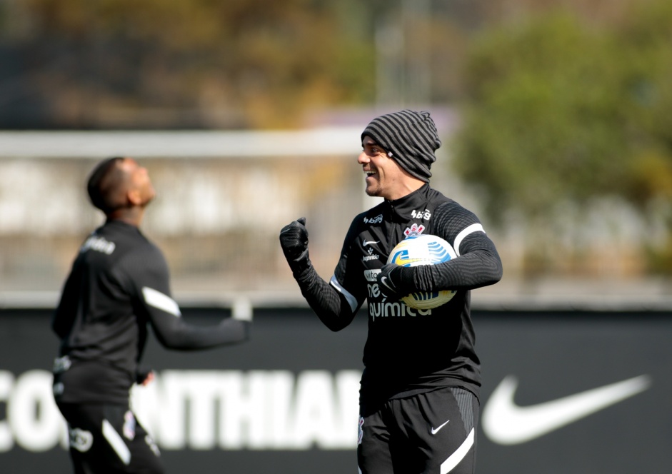 Fagner durante treino do Corinthians em preparao para duelo contra o Flamengo