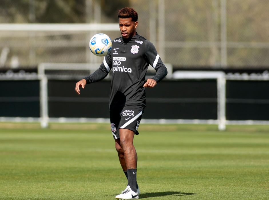 Gil durante treino do Corinthians em preparação para duelo contra o Flamengo