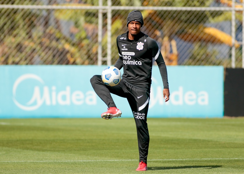 Lo Natel durante treino do Corinthians em preparao para duelo contra o Flamengo