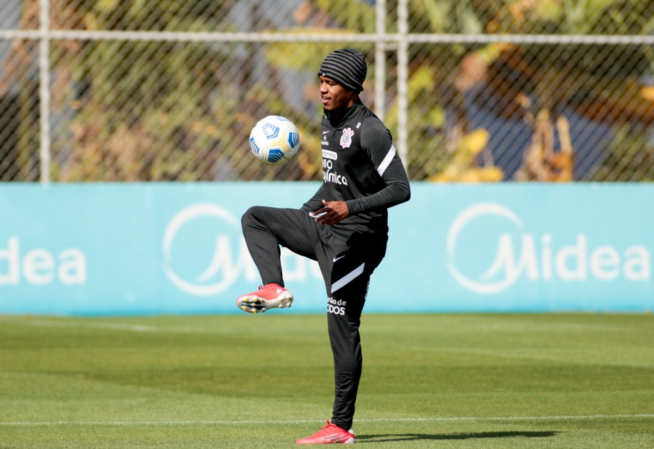 Natel durante treino do Corinthians em preparação para duelo contra o Flamengo