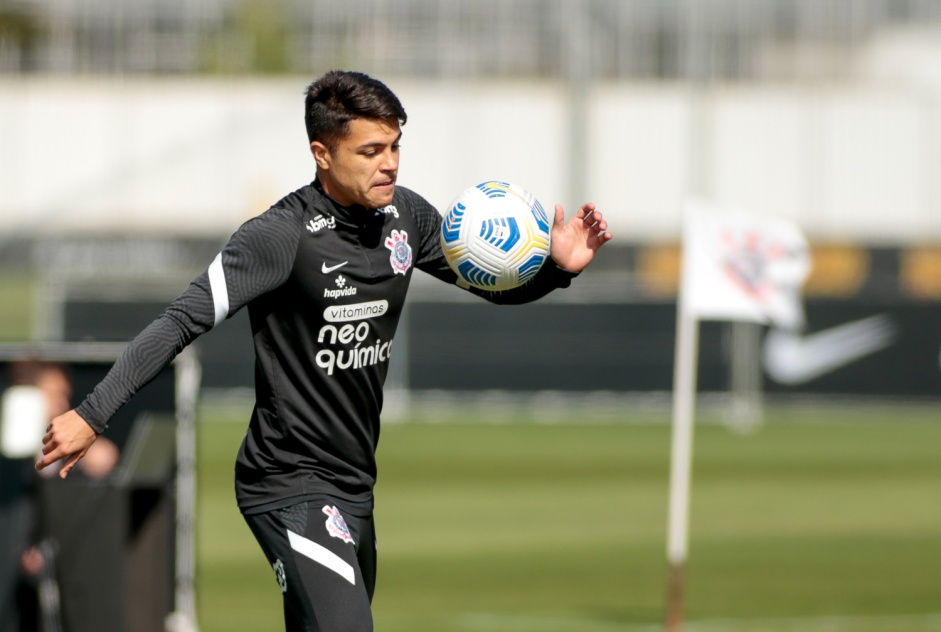 Roni durante treino do Corinthians em preparação para duelo contra o Flamengo