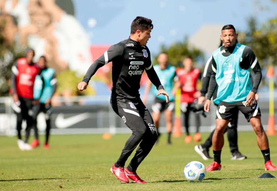 Roni e Ruan durante treino preparatrio do Corinthians para duelo diante o Flamengo