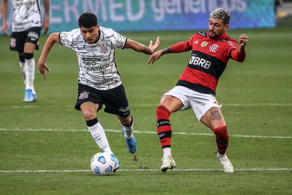 Araos em partida contra o Flamengo, pelo Brasileiro, na Neo Qumica Arena