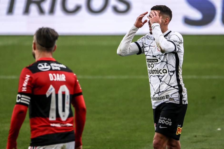 Volante Gabriel durante jogo entre Corinthians e Flamengo, pelo Campeonato Brasileiro