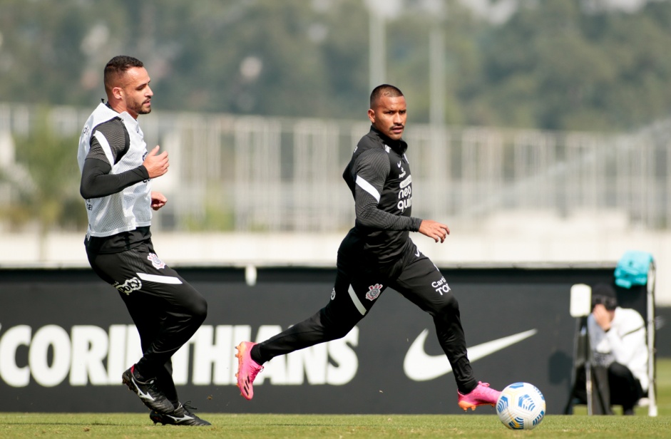 Renato Augusto e Marquinhos durante treino de reapresentao do Corinthians no CT Joaquim Grava