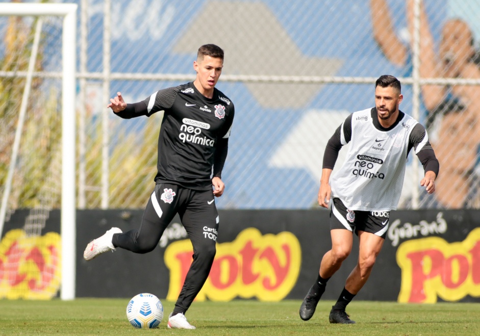 Vital e Giuliano durante treino de reapresentao do Corinthians no CT Joaquim Grava