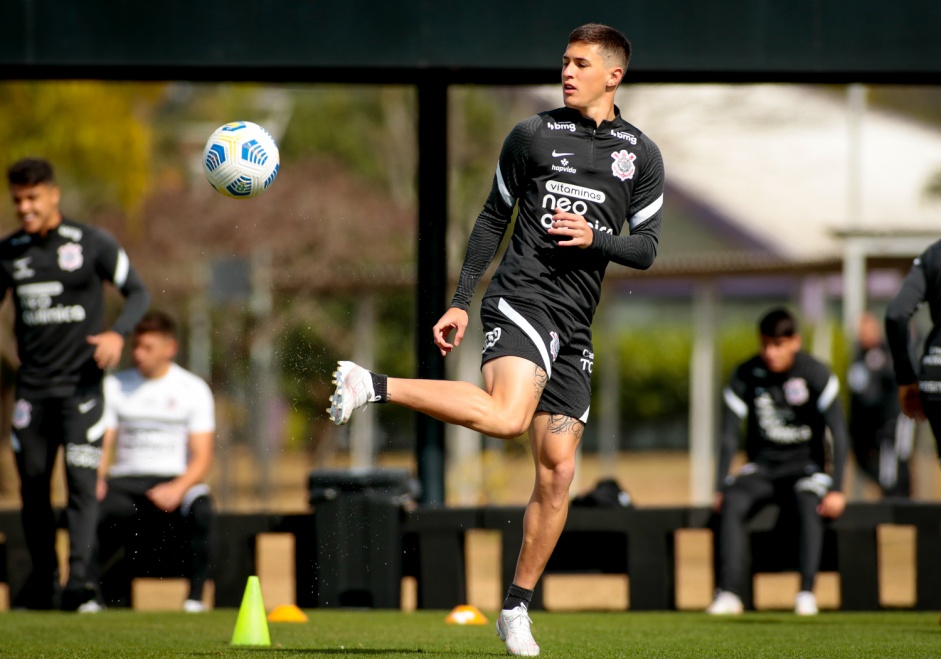 Mateus Vital durante o treino no Centro de Treinamentos do Corinthians Mateus Vital durante o treino no Centro de Treinamentos do Corinthians