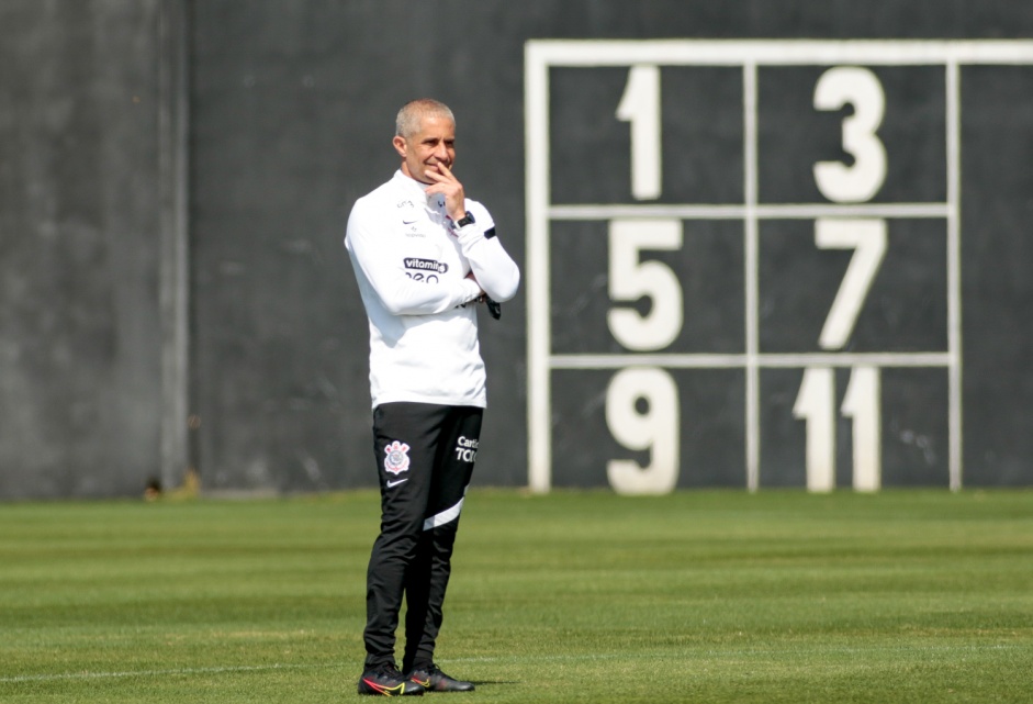 Sylvinho durante tarde de treino do Corinthians no CT Dr. Joaquim Grava