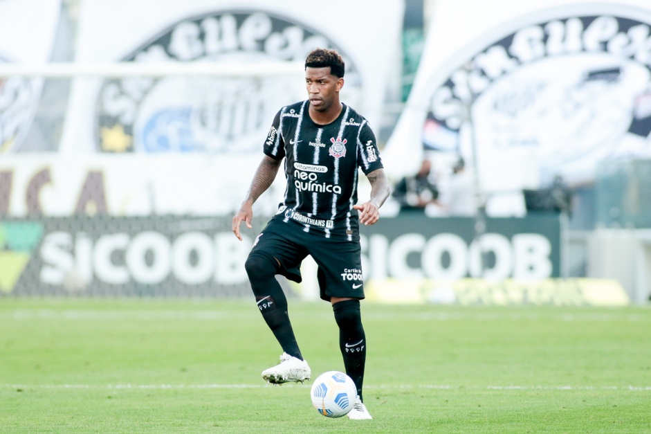 Gil durante partida entre Corinthians e Santos, na Vila Belmiro, pelo Campeonato Brasileiro 2021