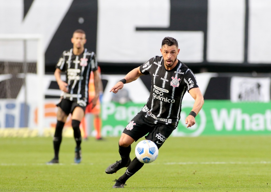 Giuliano fez sua estreia no jogo entre Corinthians e Santos, pelo Campeonato Brasileiro
