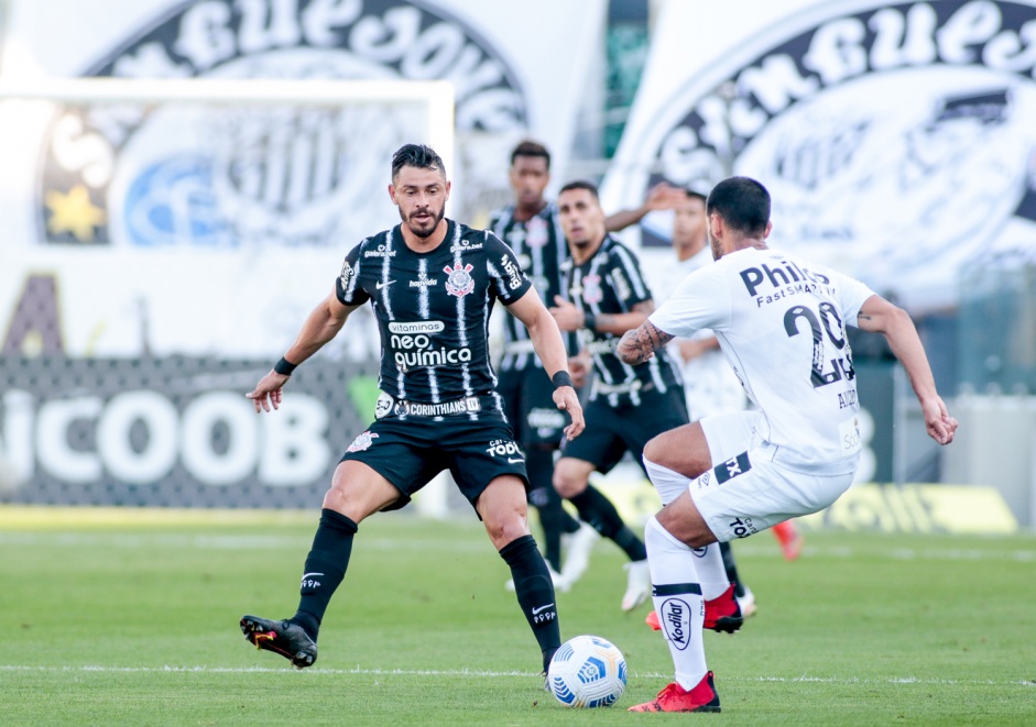 Giuliano fez sua estreia pelo Corinthians na partida contra o Santos, pelo Brasileiro, na Vila