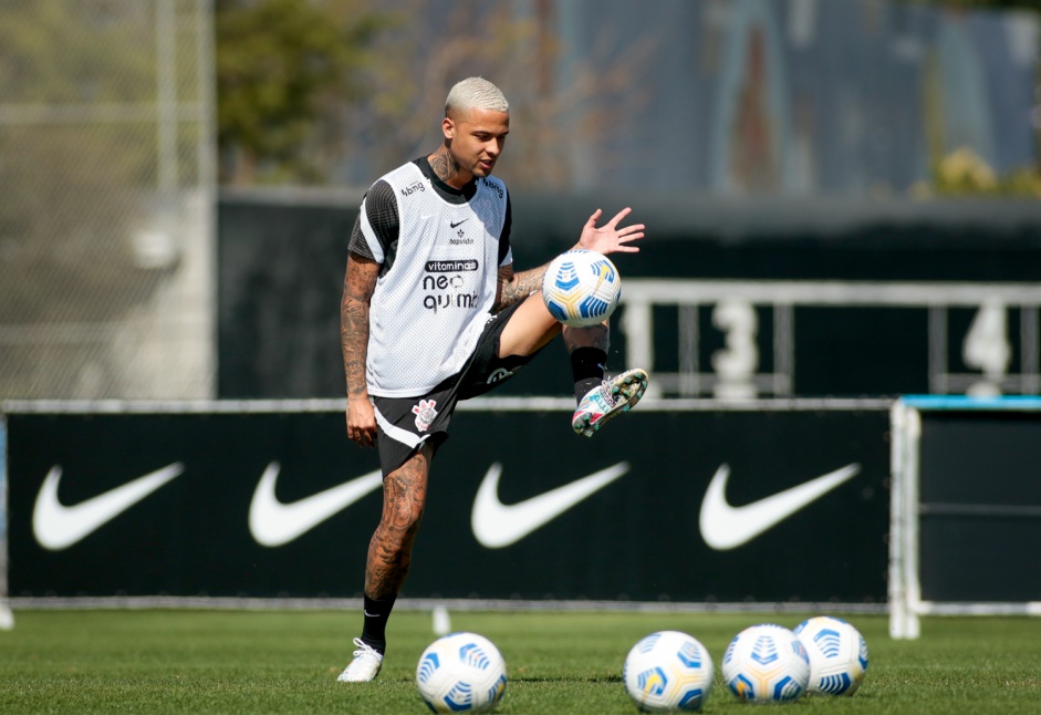 Thiaguinho durante manhã de treino no CT Dr. Joaquim Grava