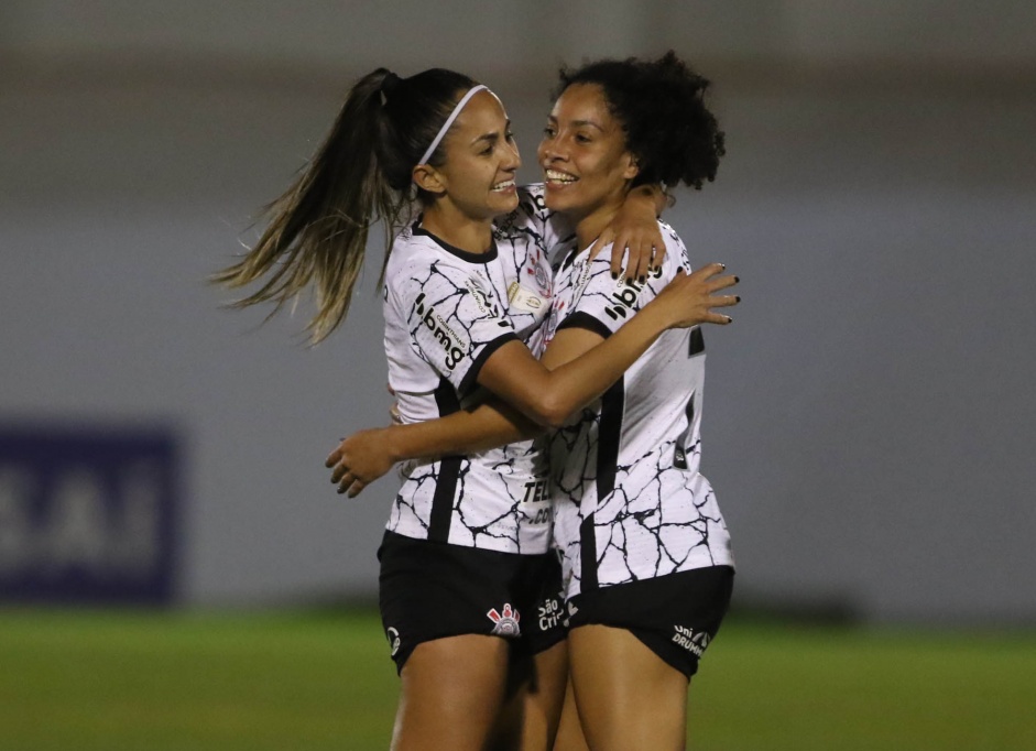 Diany e Yasmin  durante jogo entre Corinthians e Ferroviria, pelo Campeonato Paulista 2021