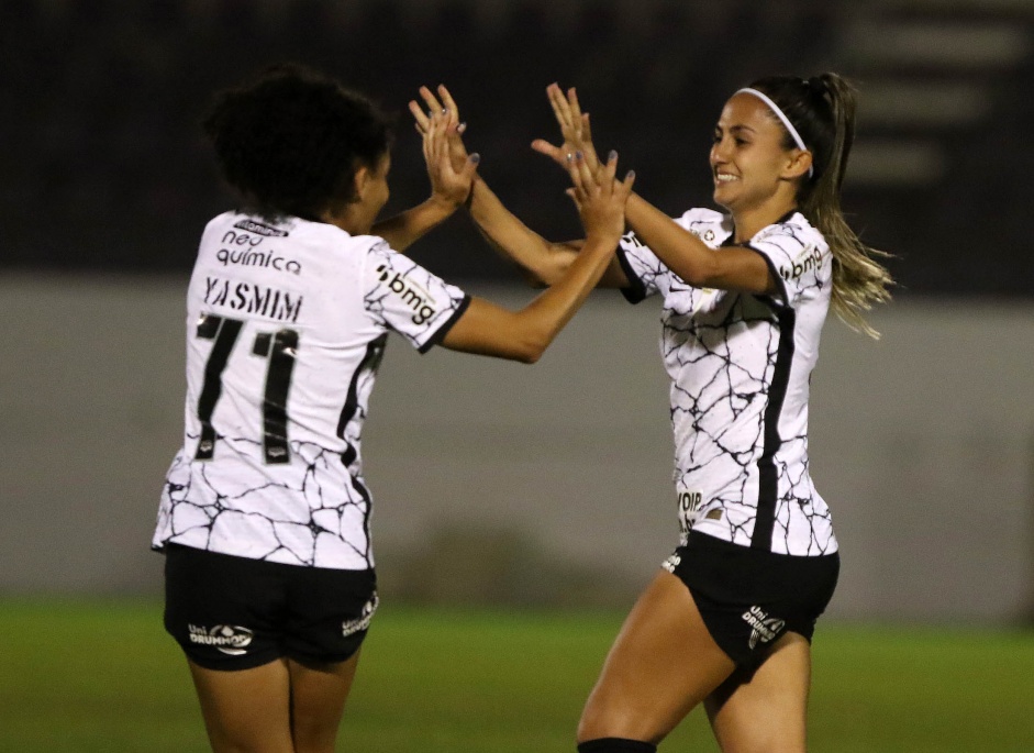 Diany e Yasmin durante jogo entre Corinthians e Ferroviria, pelo Campeonato Paulista 2021