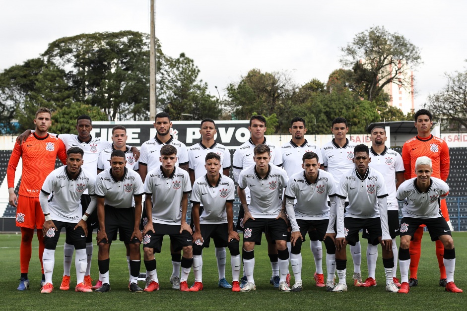 Elenco do Corinthians Sub-20 durante jogo contra o Nacional-SP, pelo Paulisto da categoria