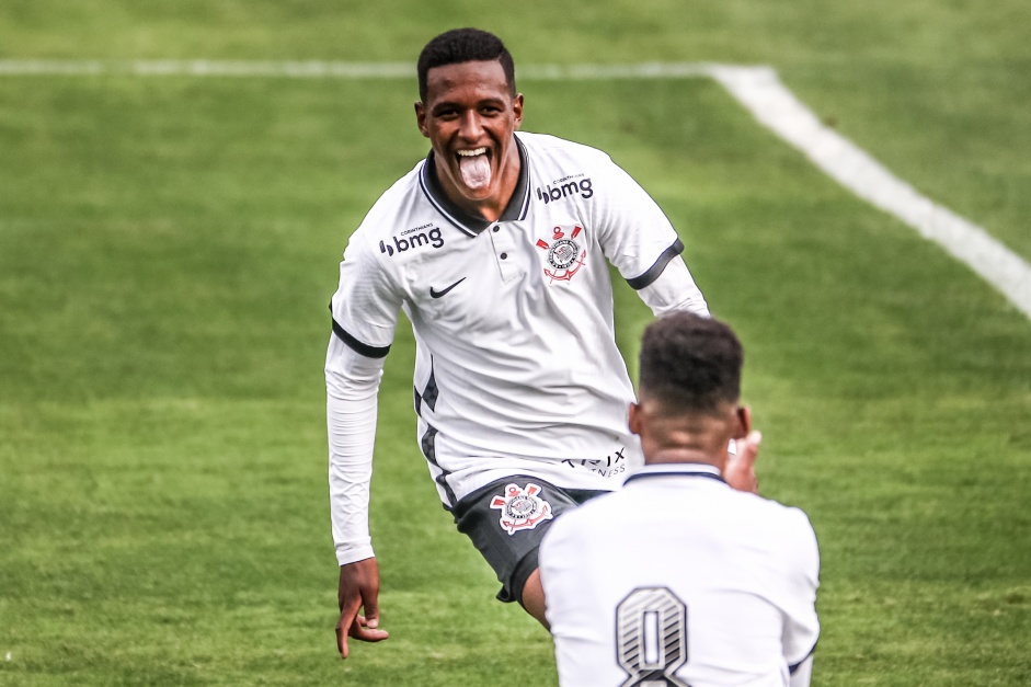 Robert Renan marcou o nico gol do Corinthians contra o Nacional-SP, pelo Paulista Sub-20