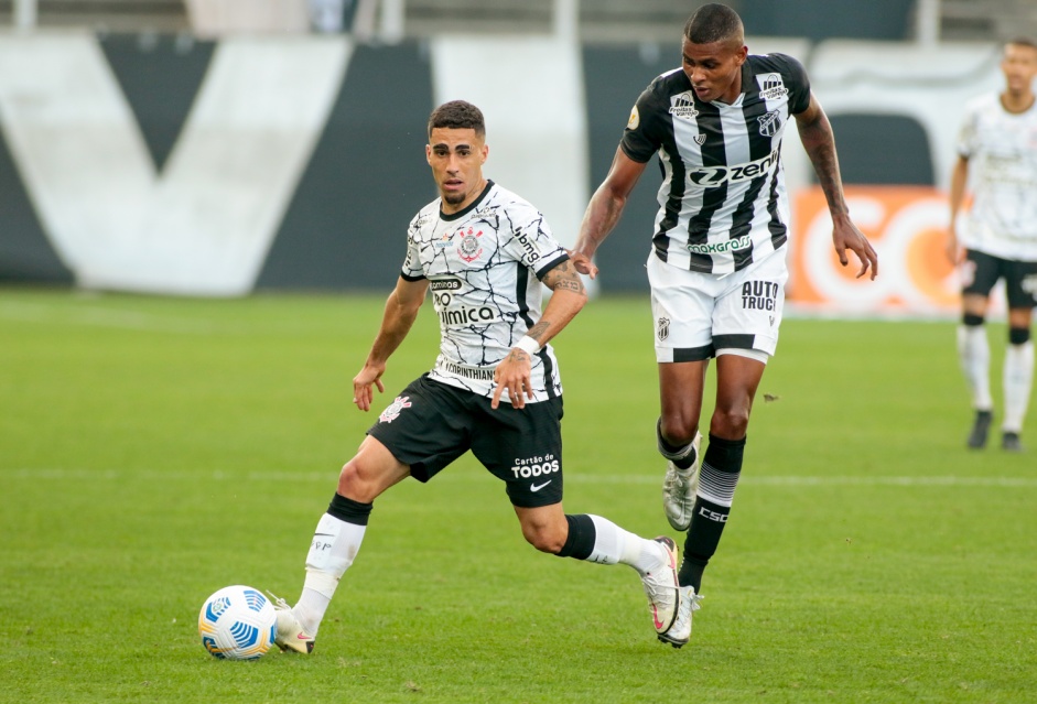 Gabriel na partida entre Corinthians e Cear, pelo Campeonato Brasileiro, na Neo Qumica Arena