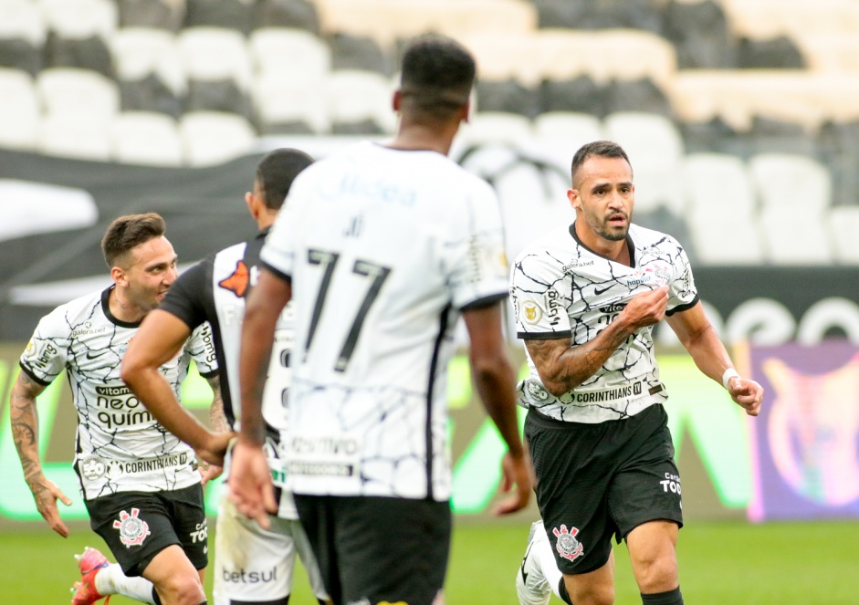 Renato Augusto marcou o terceiro gol do Corinthians contra o Cear, pelo Brasileiro