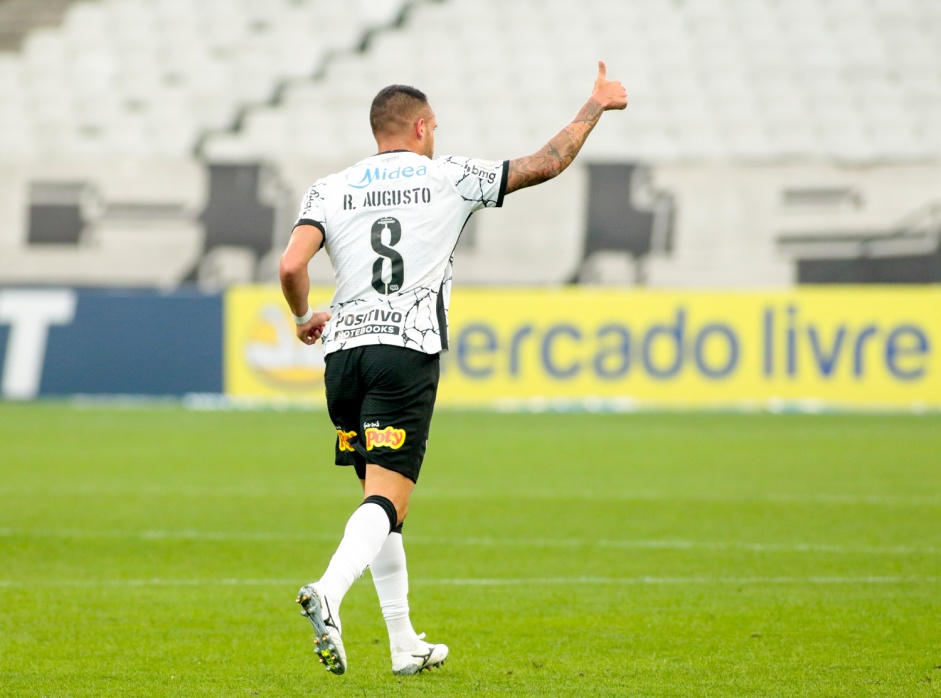 Renato Augusto marcou o terceiro gol do Corinthians contra o Cear, na Neo Qumica Arena