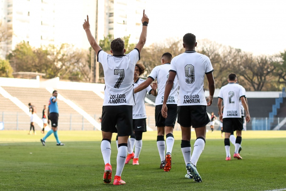 Corinthians goleou o Atltico-GO; jogo foi vlido pelo Brasileiro Sub-20