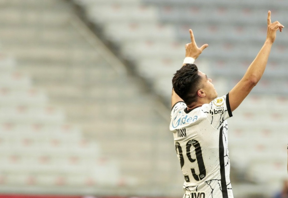Roni marcou o gol do Corinthians contra o Athletico-PR, pelo Brasileiro