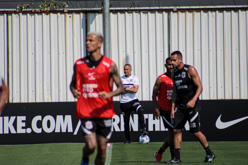 Marquinhos, Renato e Sylvinho durante treino de reapresentao do Corinthians