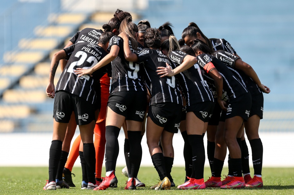 Elenco durante partida entre Corinthians e So Jos, pelo Campeonato Paulista Feminino
