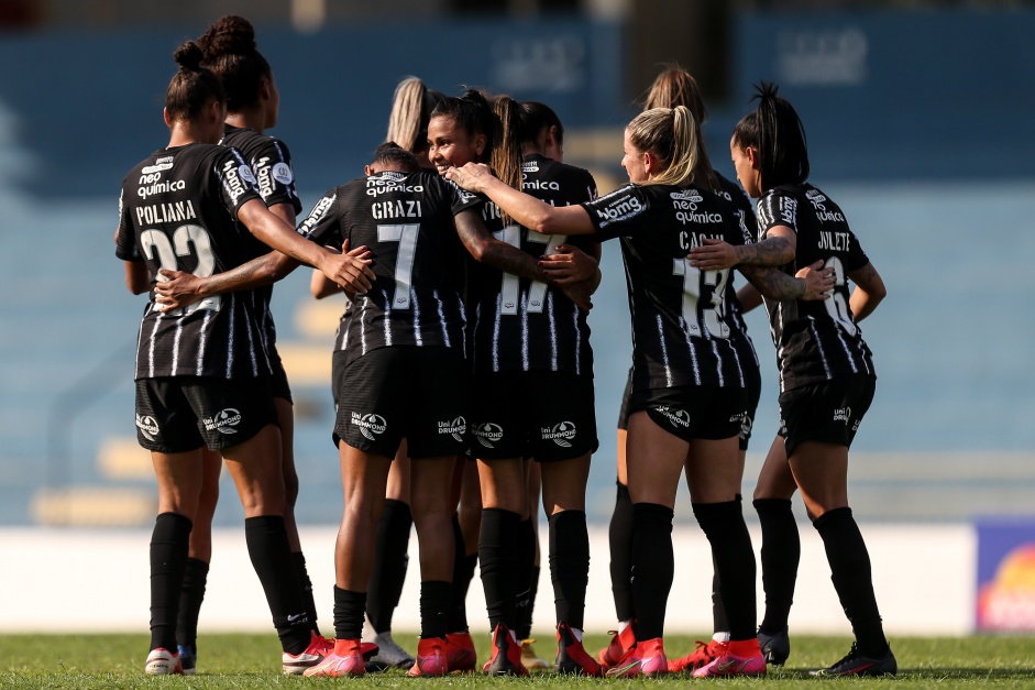 Elenco durante partida entre Corinthians e So Jos, pelo Campeonato Paulista Feminino