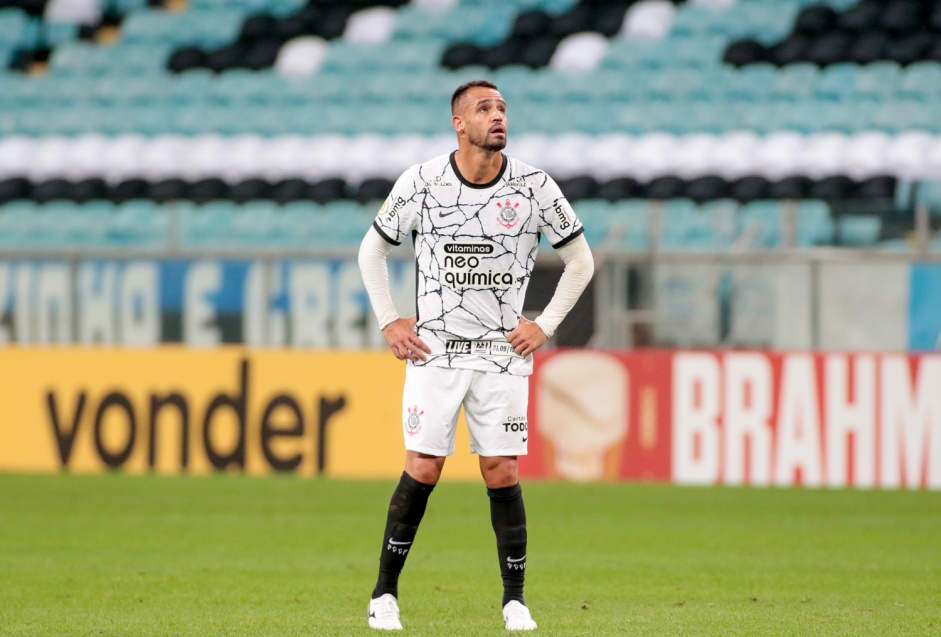 Renato Augusto durante partida entre Corinthians e Grêmio, pelo Campeonato Brasileiro