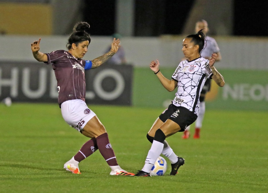 Adriana no jogo entre Corinthians e Ferroviria, pela semifinal do Brasileiro